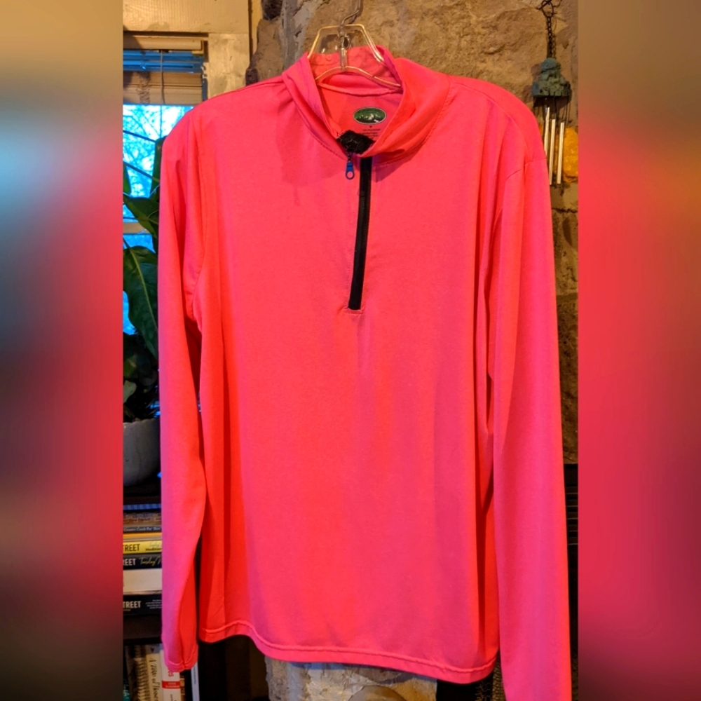 Woodland Creek Size M Pink top.
